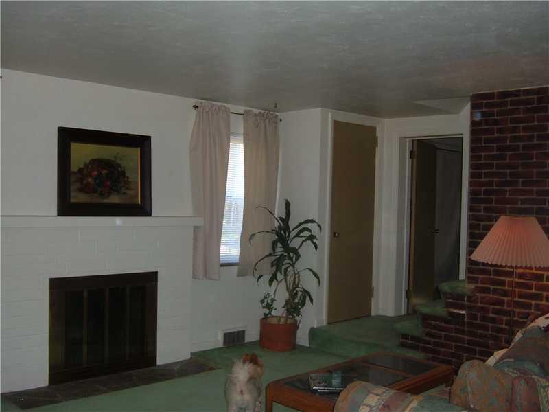 985 Ridge Avenue Pittsburgh, PA 15202 - Photo 4 of 15 Living Room.