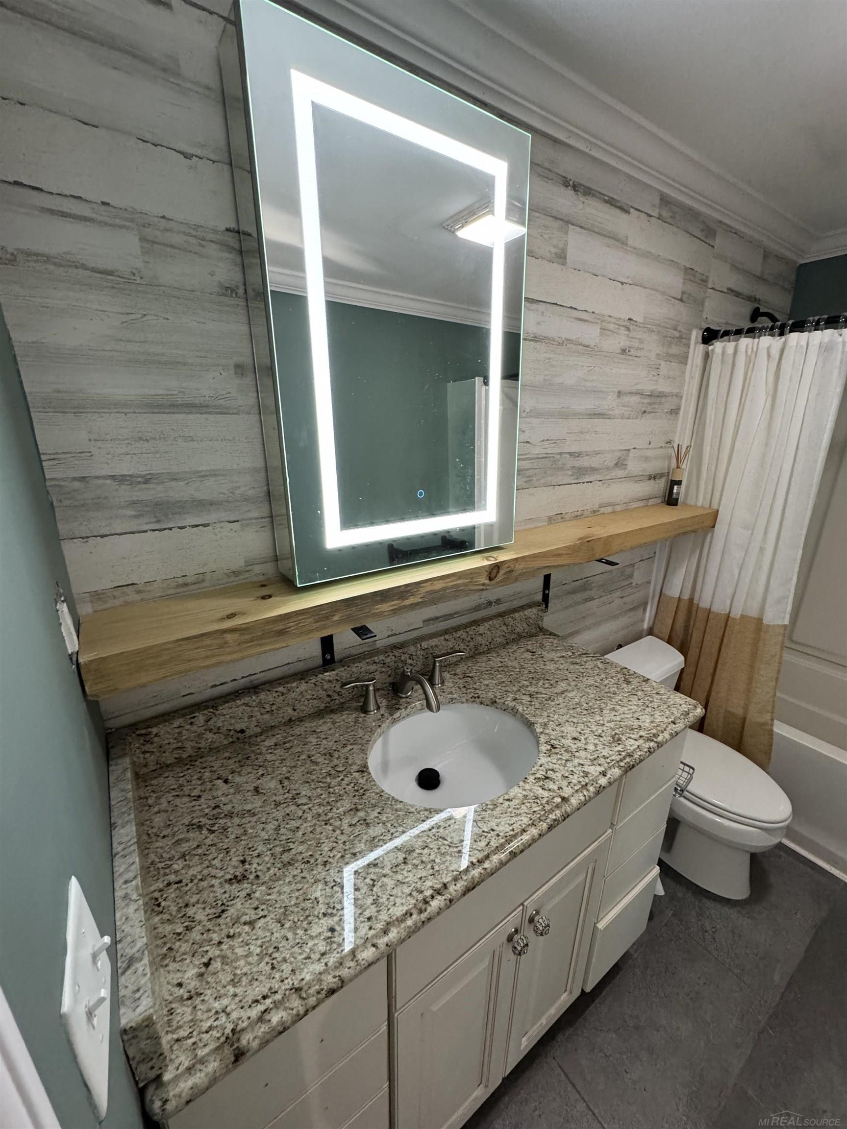 3752 Sheridan Road Saginaw, MI 48601 - Photo 8 of 18 50151975-ea6e0695-8ee5-4381-bff4-5fda90772f48.JPG