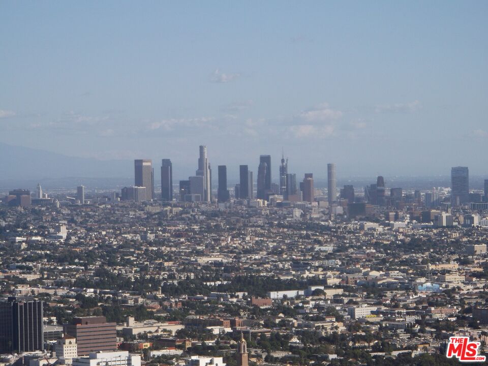 7305 Pyramid Place Los Angeles, CA 90046 - Photo 28 of 36 a view of a city