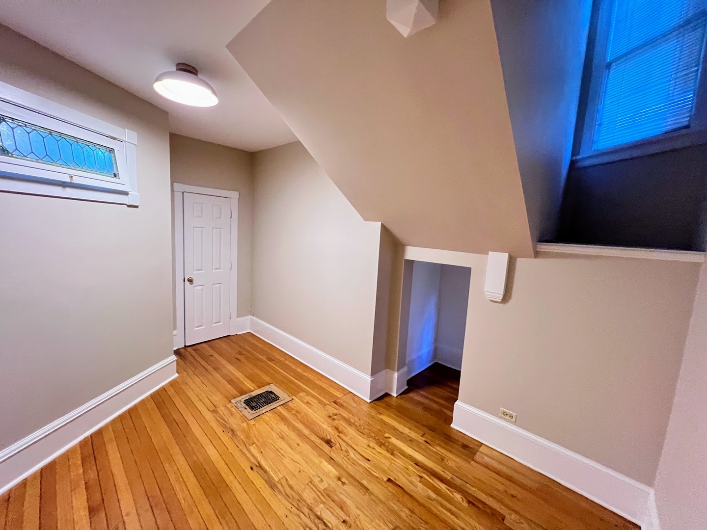 517 Hamilton Street, Unit 1 Evanston, IL 60202 - Photo 12 of 15