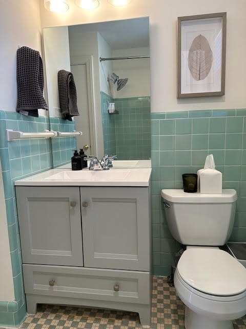 202 Mayfair Road Nashville, TN 37205 - Photo 17 of 21 a bathroom with a toilet sink and mirror