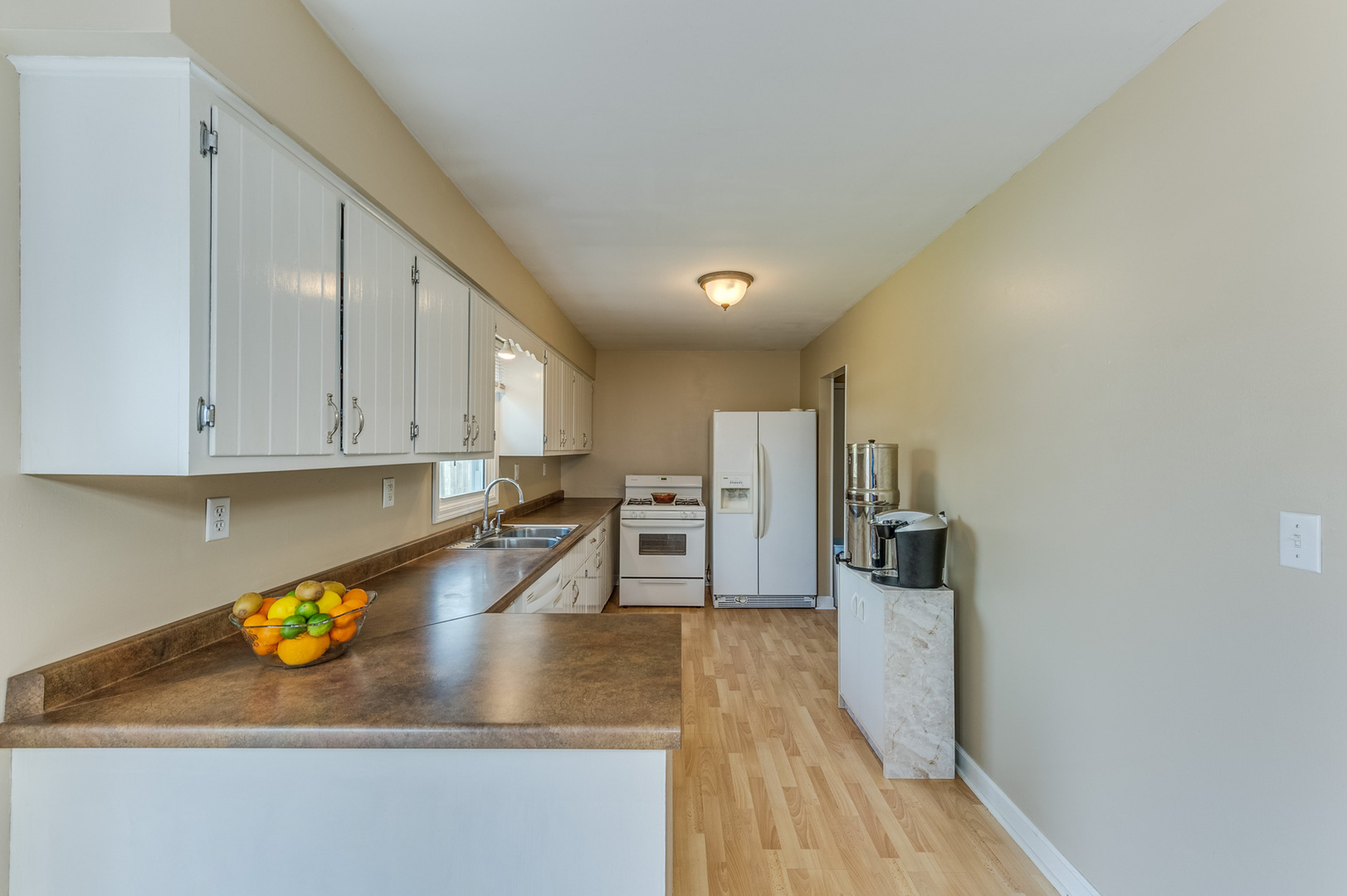 713 South Cooper Road New Lenox, IL 60451 - Photo 11 of 21 a kitchen with stainless steel appliances granite countertop a sink a stove and refrigerator