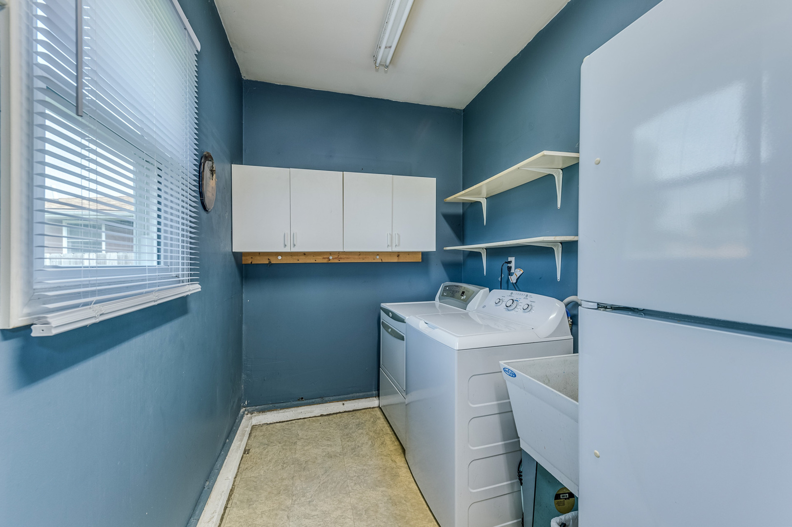 713 South Cooper Road New Lenox, IL 60451 - Photo 19 of 21 a utility room with dryer and washer