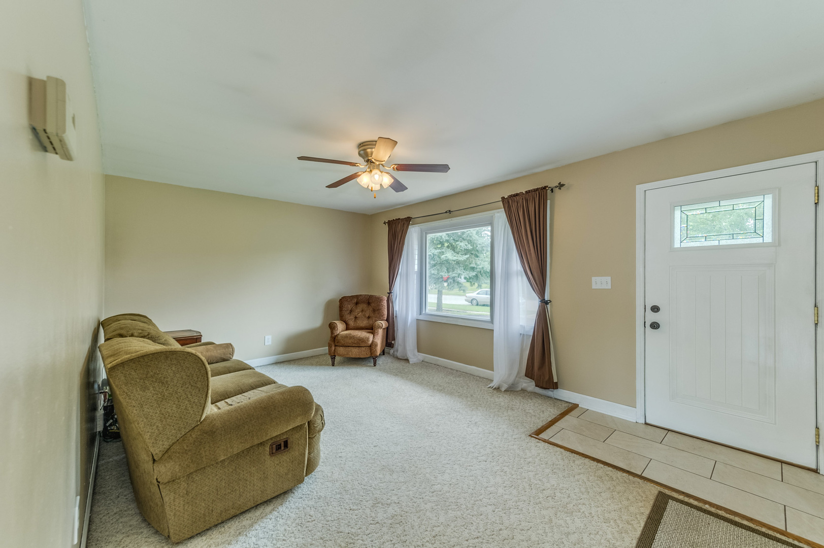 713 South Cooper Road New Lenox, IL 60451 - Photo 4 of 21 a living room with furniture and a window