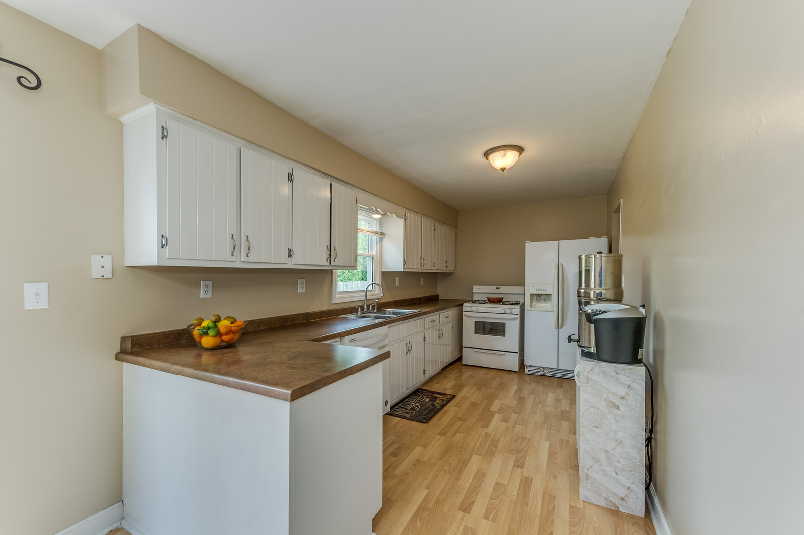 713 South Cooper Road New Lenox, IL 60451 - Photo 8 of 21 a kitchen with stainless steel appliances a refrigerator sink and cabinets