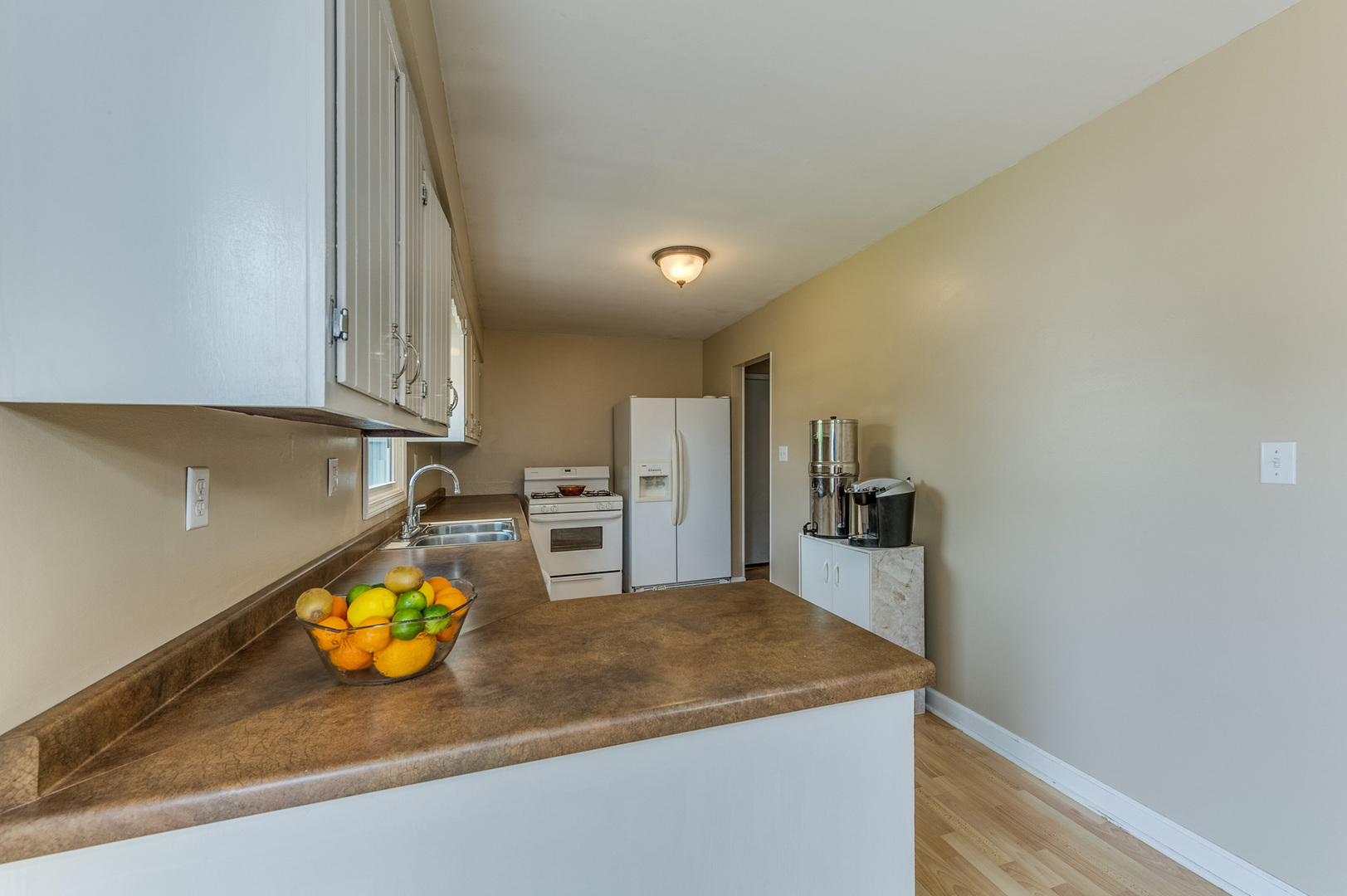 713 South Cooper Road New Lenox, IL 60451 - Photo 9 of 21 a kitchen with a refrigerator and stove