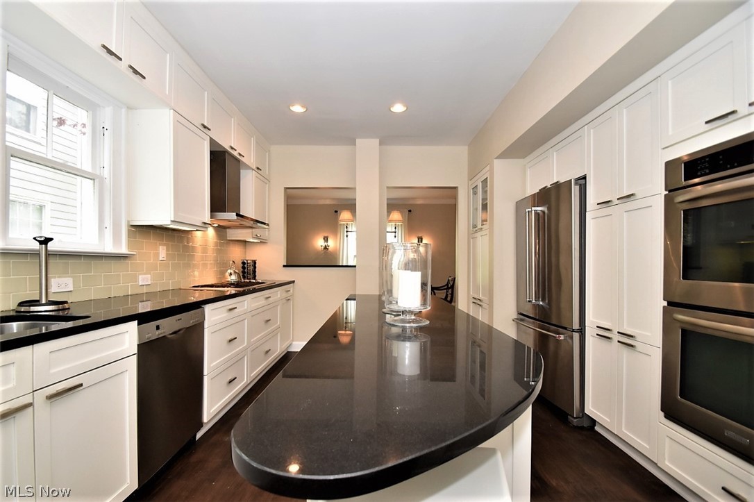 2869 Scarborough Road Cleveland, OH 44118 - Photo 8 of 25 Gallery Image 8