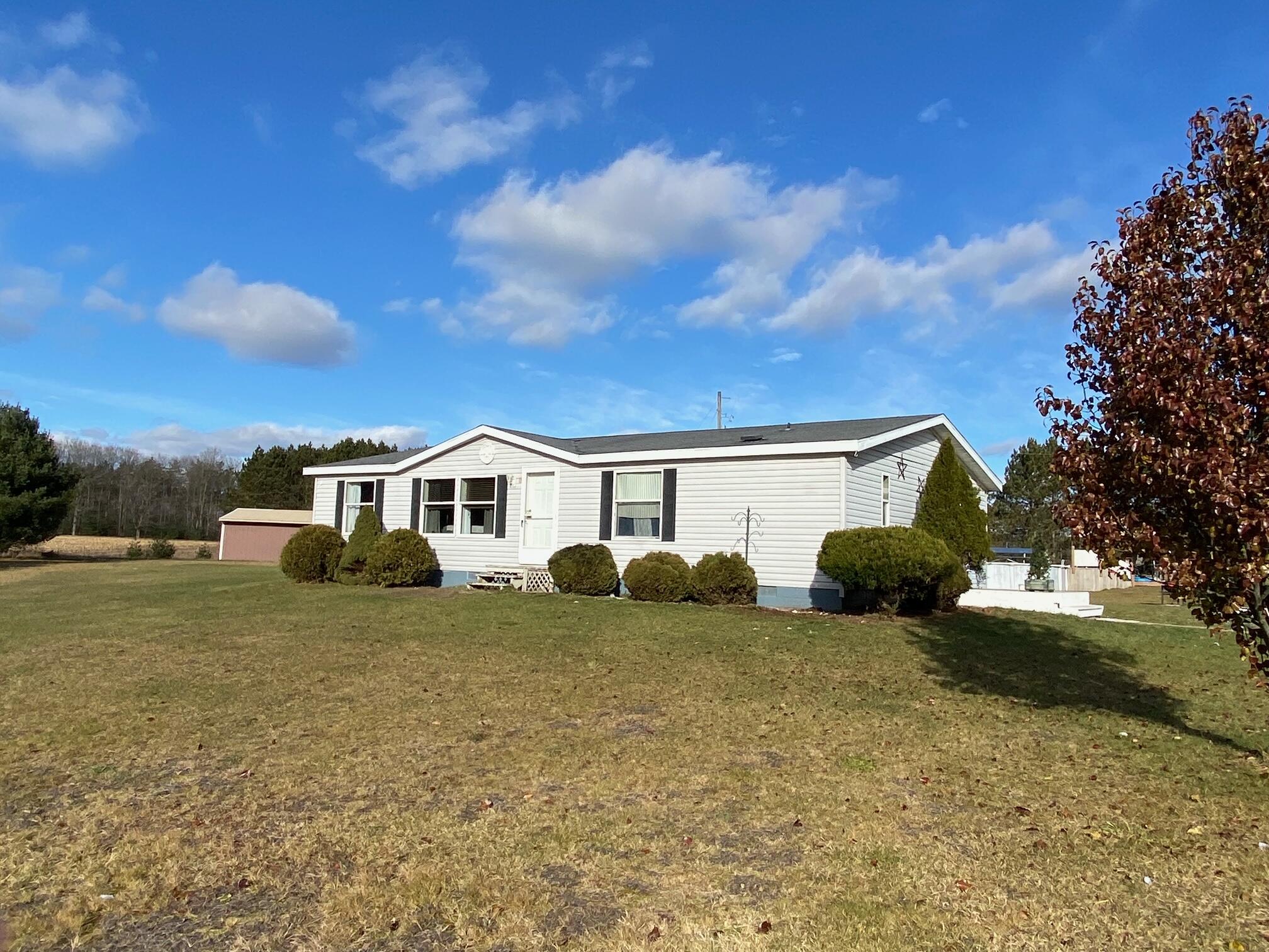 539 East 40 1/2 Road Cadillac, MI 49601 - Photo 1 of 28 front 2