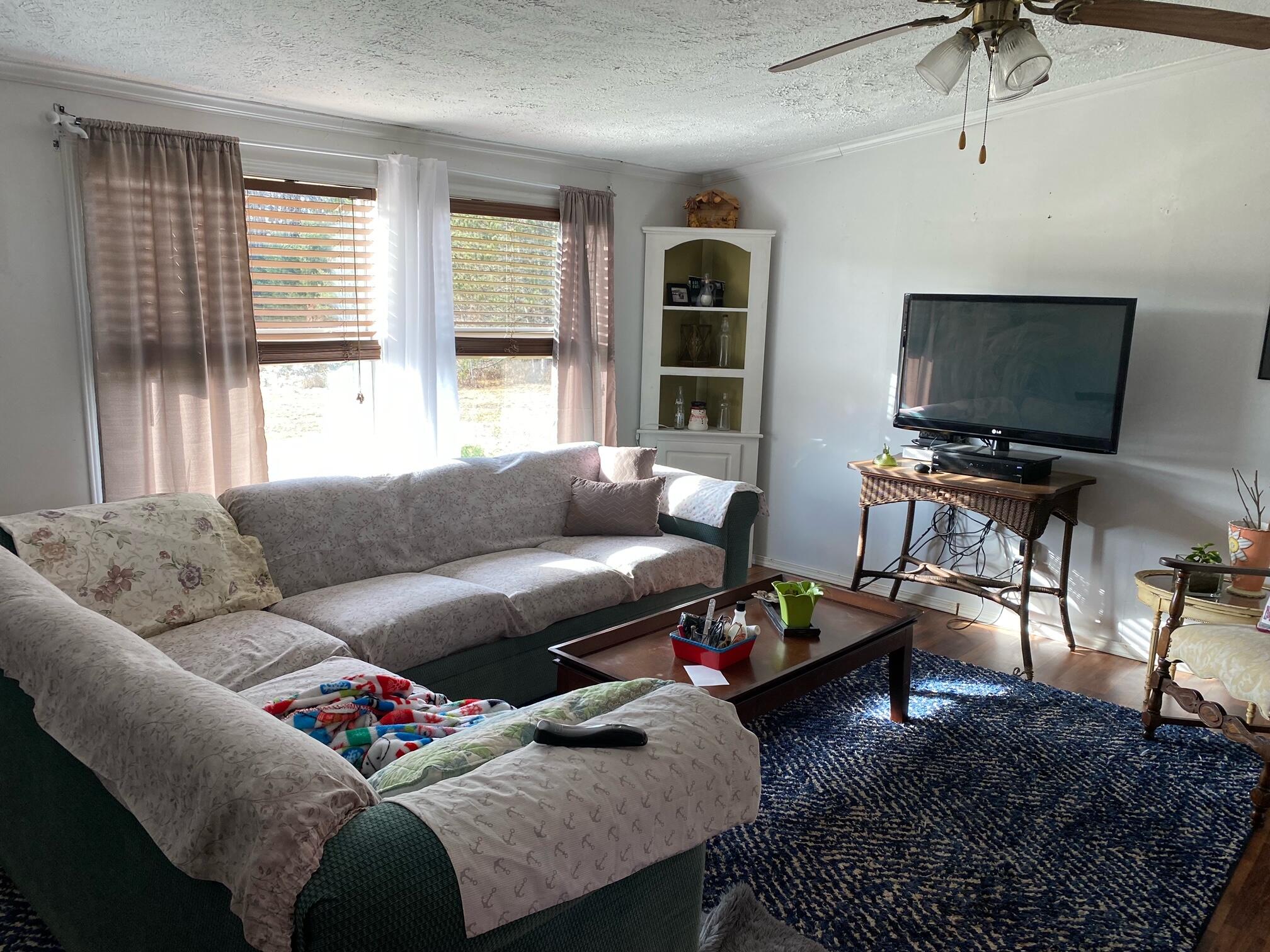539 East 40 1/2 Road Cadillac, MI 49601 - Photo 22 of 28 Living Room