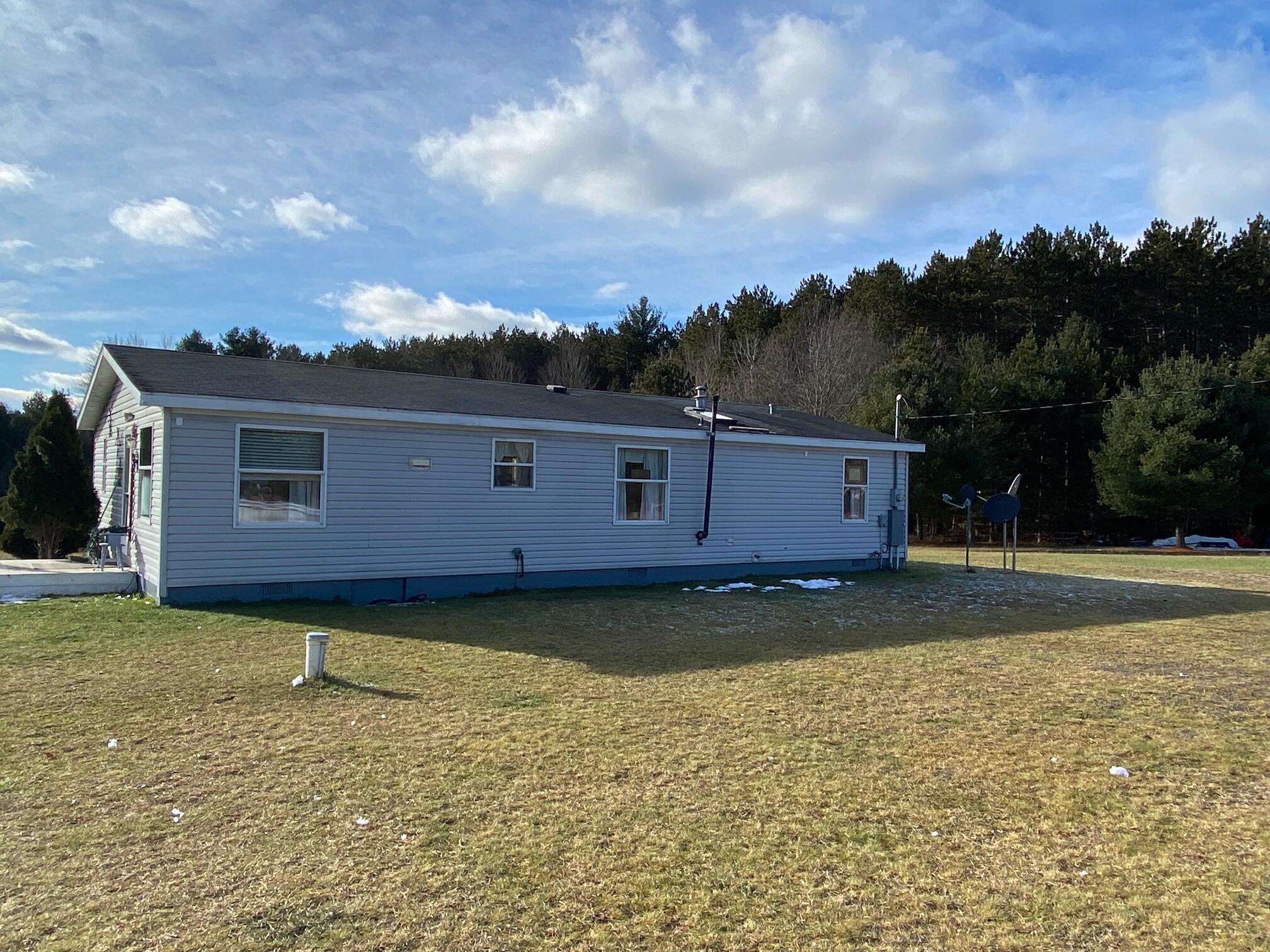 539 East 40 1/2 Road Cadillac, MI 49601 - Photo 5 of 28 back