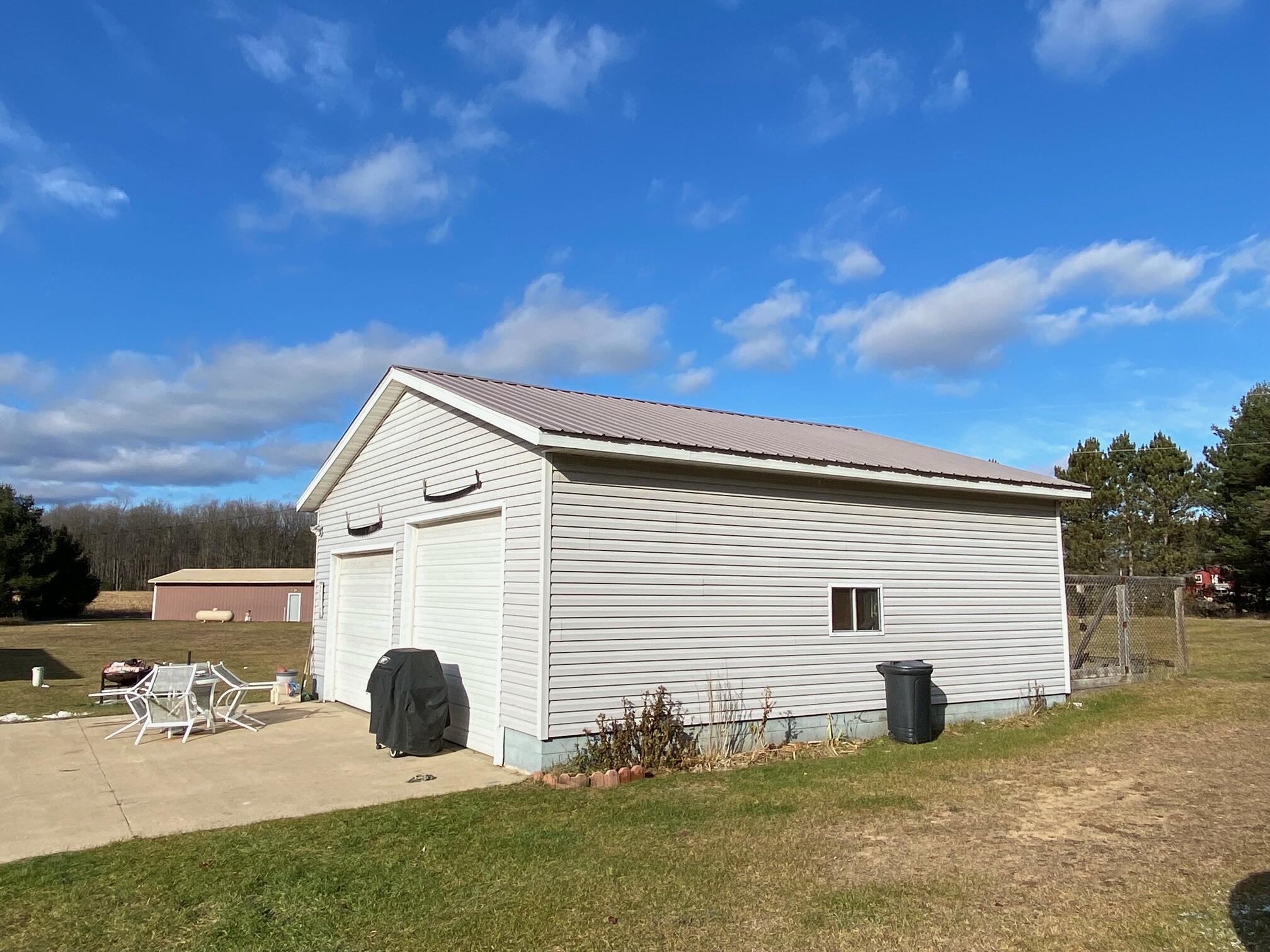 539 East 40 1/2 Road Cadillac, MI 49601 - Photo 8 of 28 garage