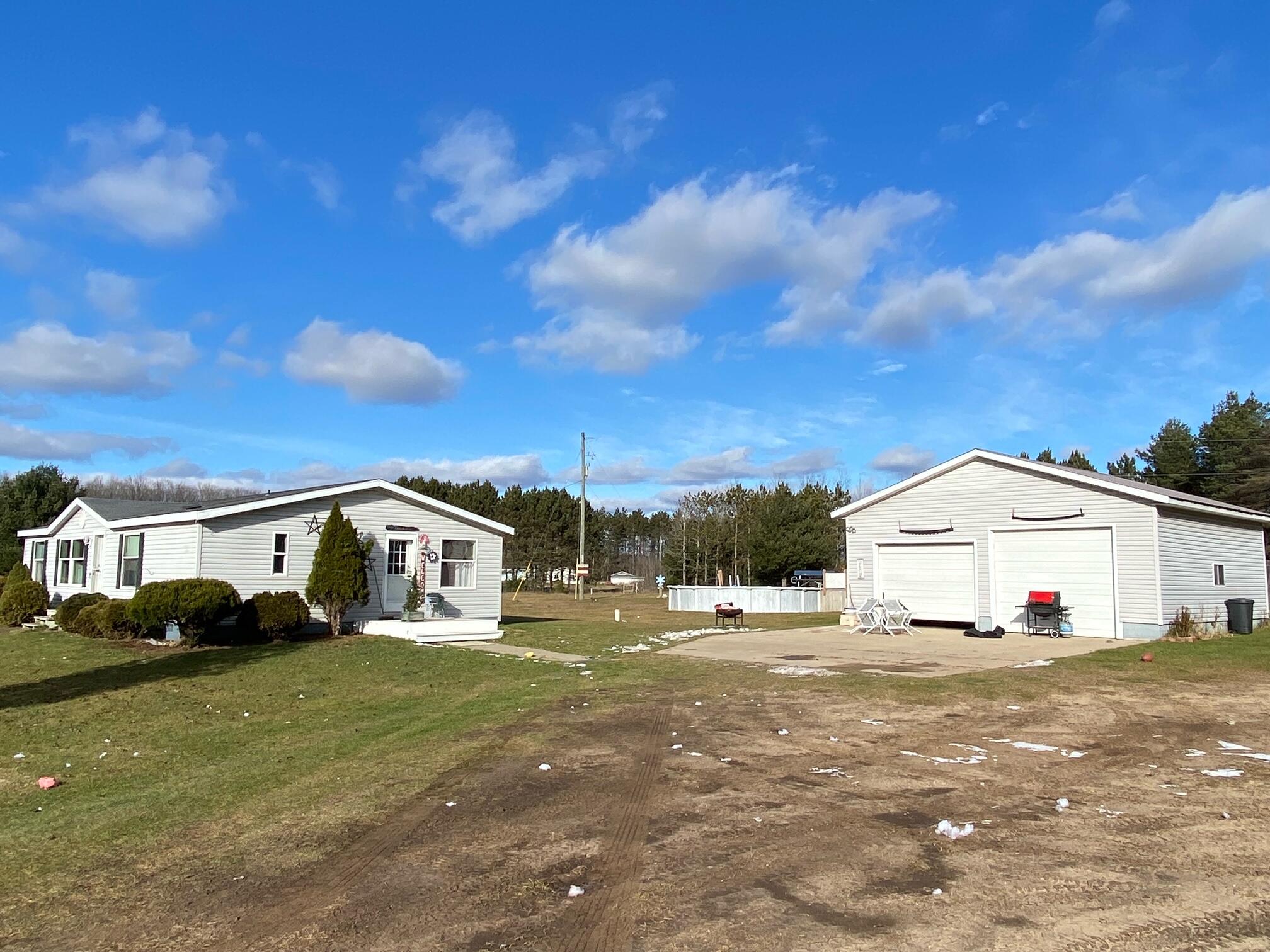 539 East 40 1/2 Road Cadillac, MI 49601 - Photo 9 of 28 house and garage