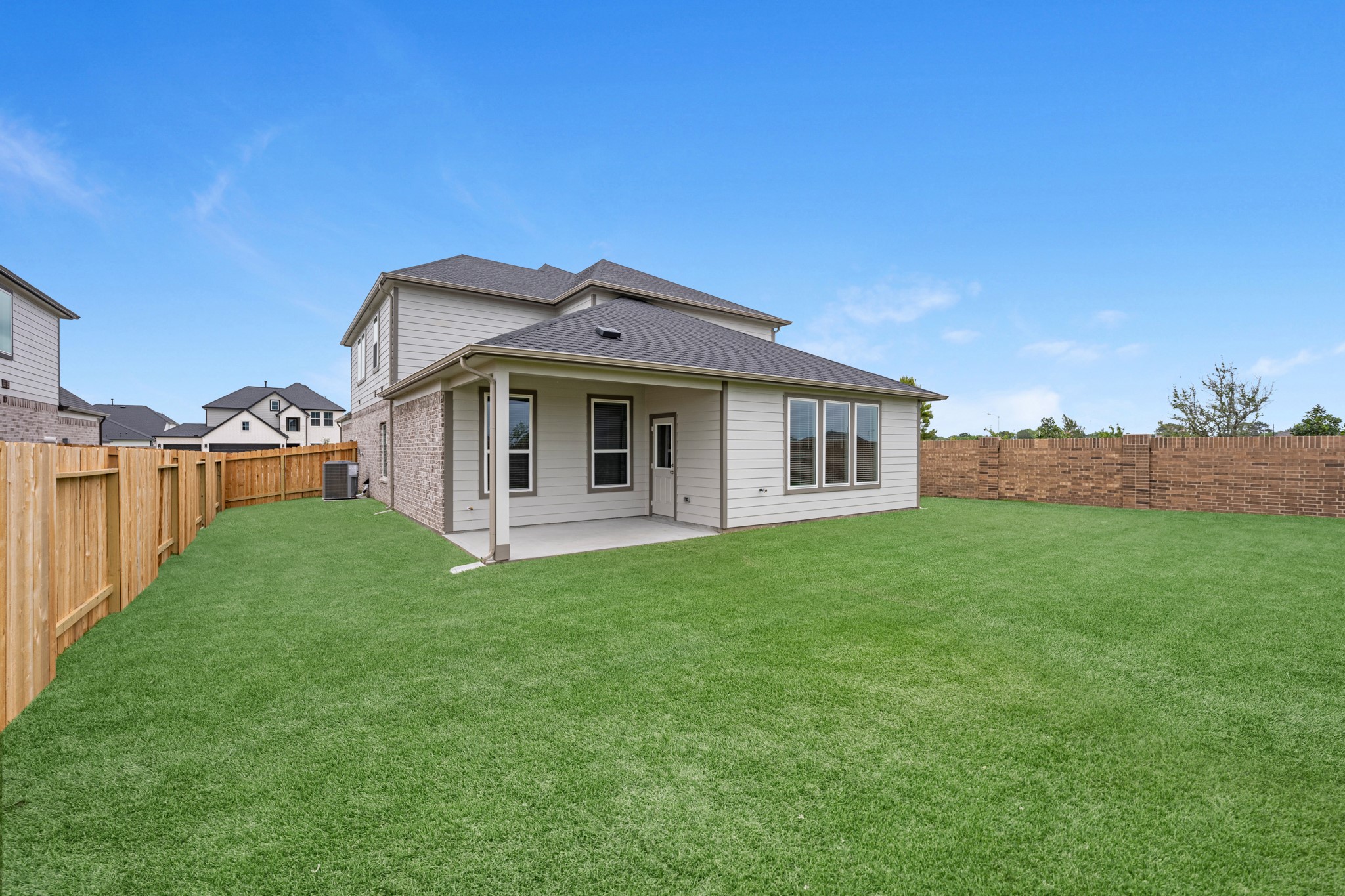 3107 Spitfire Drive Rosenberg, TX 77471 - Photo 28 of 39 a front view of a house with a garden