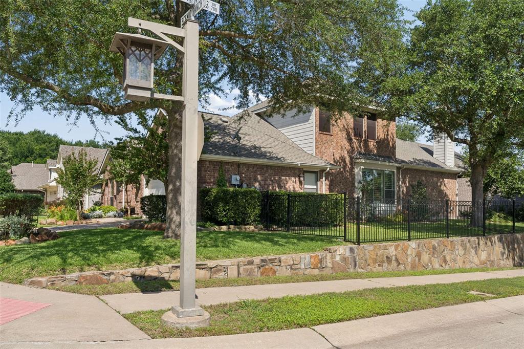 704 Scenic Ranch Circle Fairview, TX 75069 - Photo 2 of 40