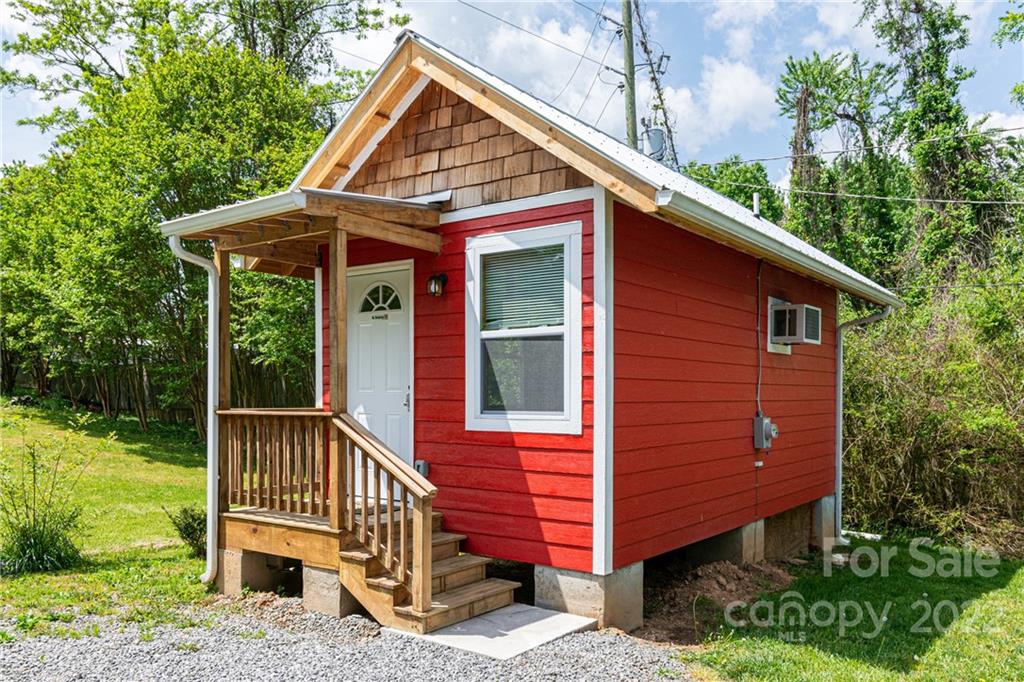 29 Davidson Road Asheville, NC 28803 - Photo 24 of 37 a front view of a house with garden