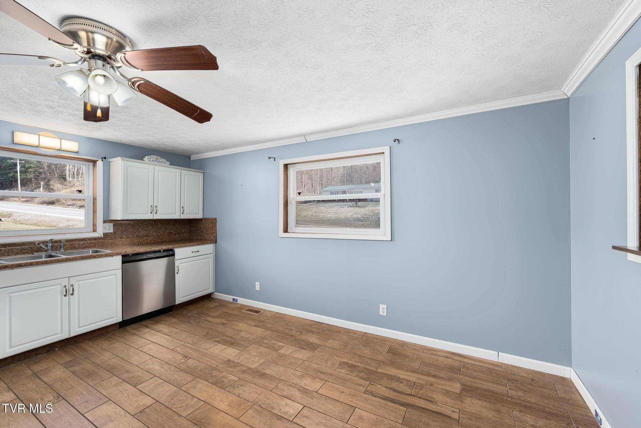 1253 Highway 321 Hampton, TN 37658 - Photo 27 of 45 1253 Highway 321 (25 of 48)