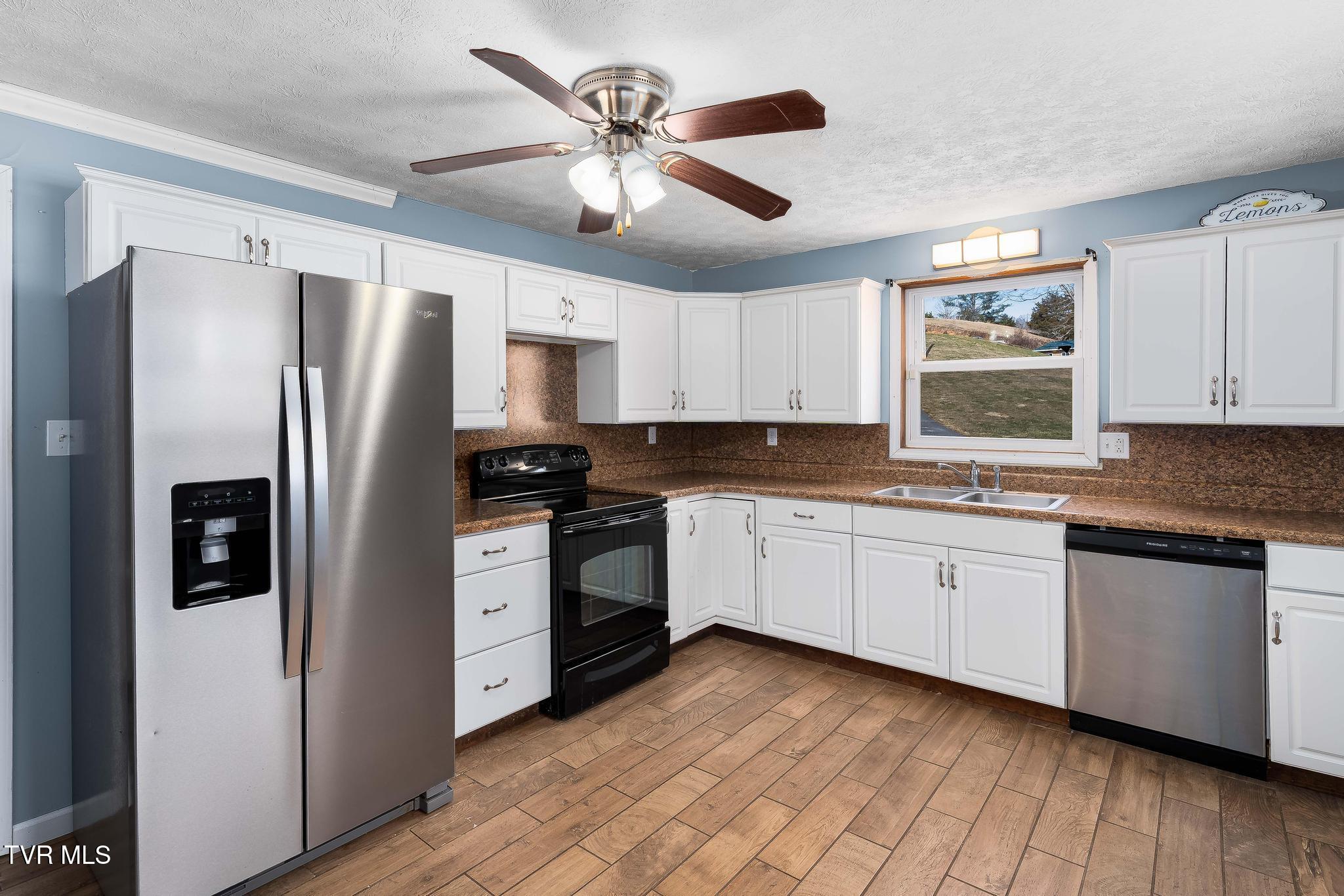 1253 Highway 321 Hampton, TN 37658 - Photo 29 of 45 1253 Highway 321 (27 of 48)