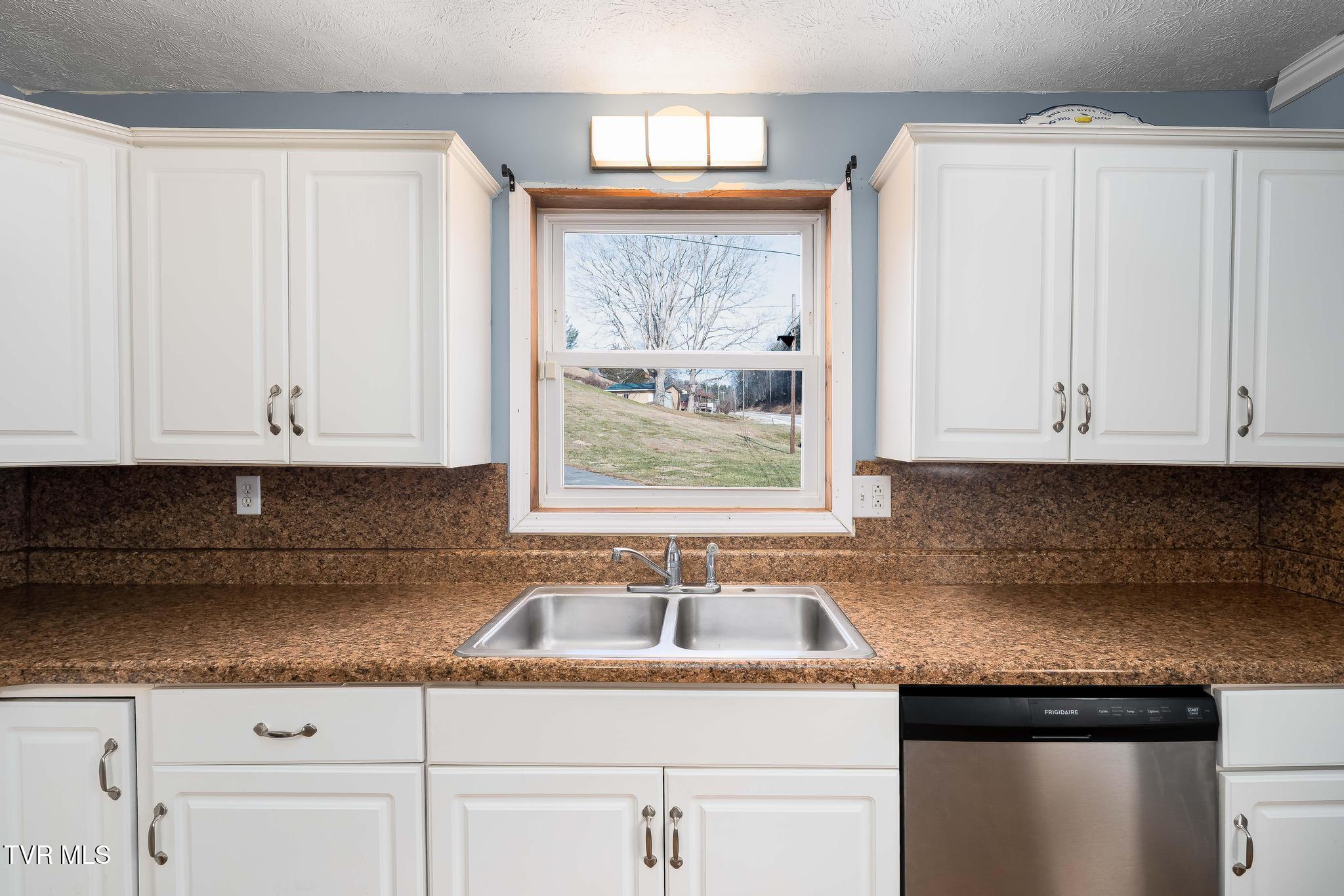 1253 Highway 321 Hampton, TN 37658 - Photo 30 of 45 1253 Highway 321 (28 of 48)