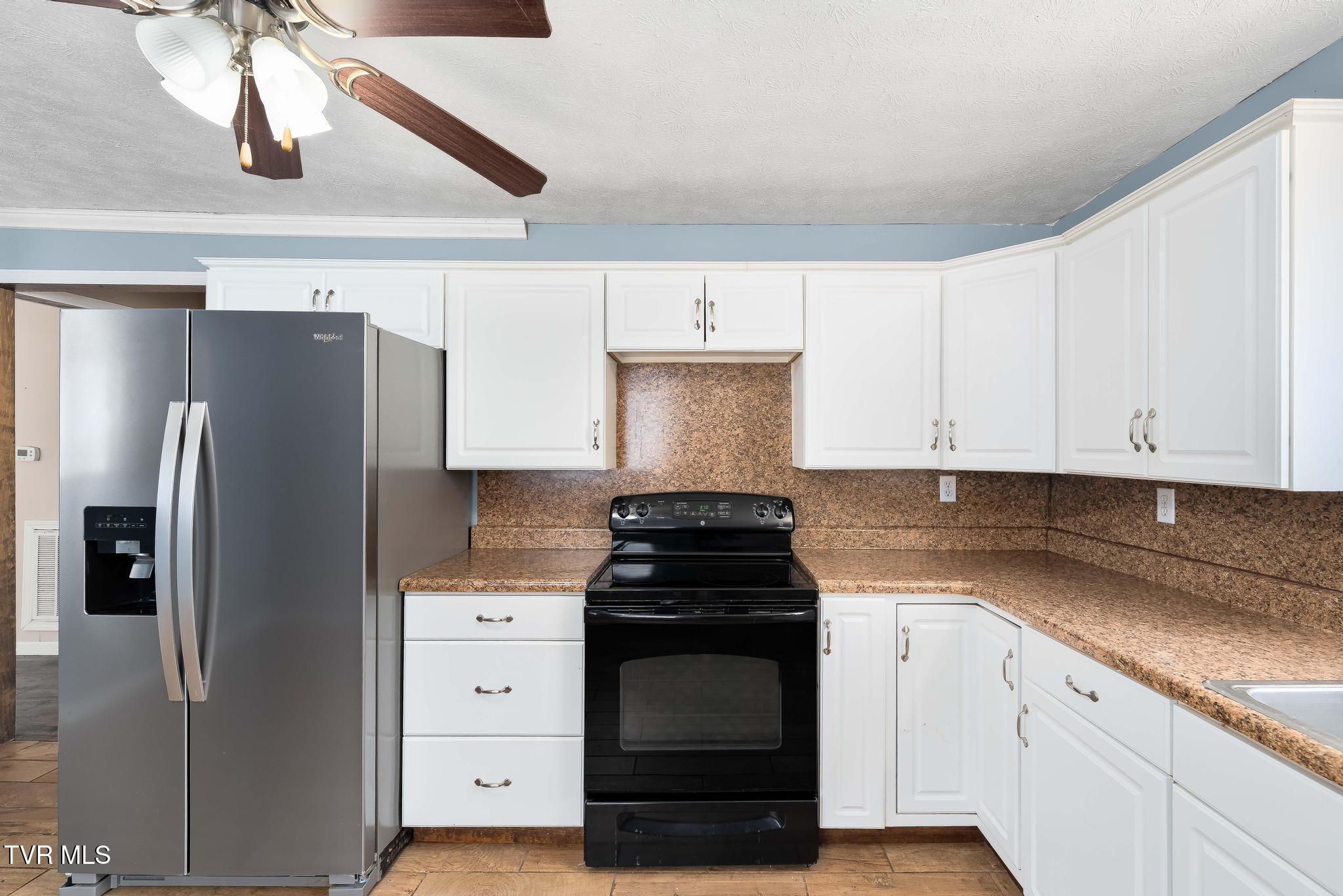 1253 Highway 321 Hampton, TN 37658 - Photo 31 of 45 1253 Highway 321 (29 of 48)