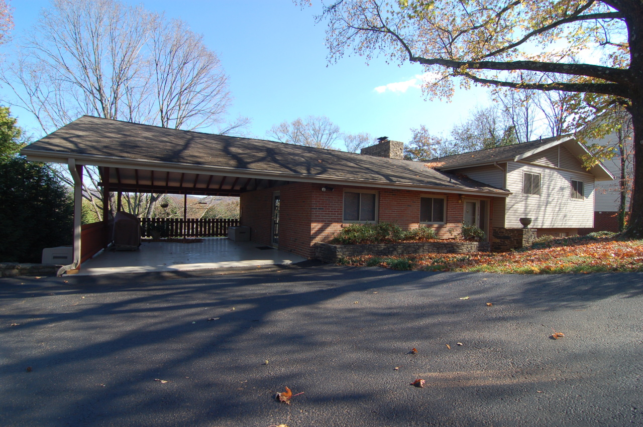 3630 Winding Way Road Southwest Roanoke, VA 24015 - Photo 1 of 53 Winding Way0107