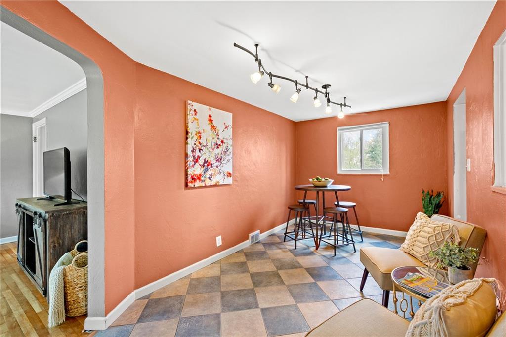 91 Bartley Road Pittsburgh, PA 15241 - Photo 4 of 21 Gallery Image 4