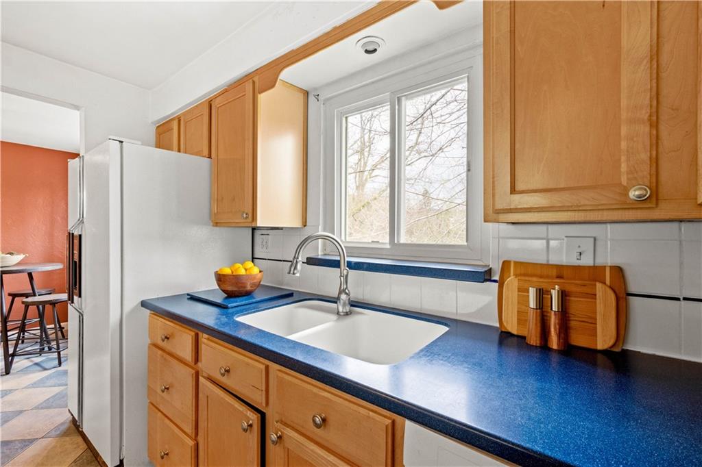 91 Bartley Road Pittsburgh, PA 15241 - Photo 7 of 21 Gallery Image 7