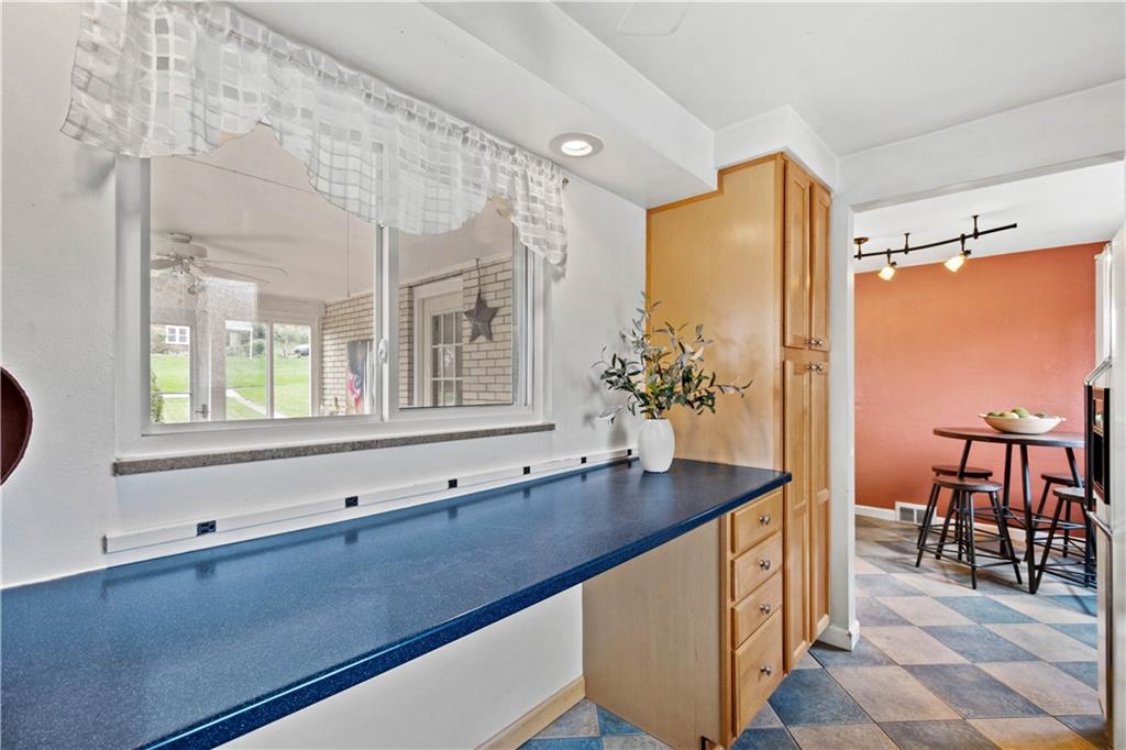 91 Bartley Road Pittsburgh, PA 15241 - Photo 8 of 21 Gallery Image 8
