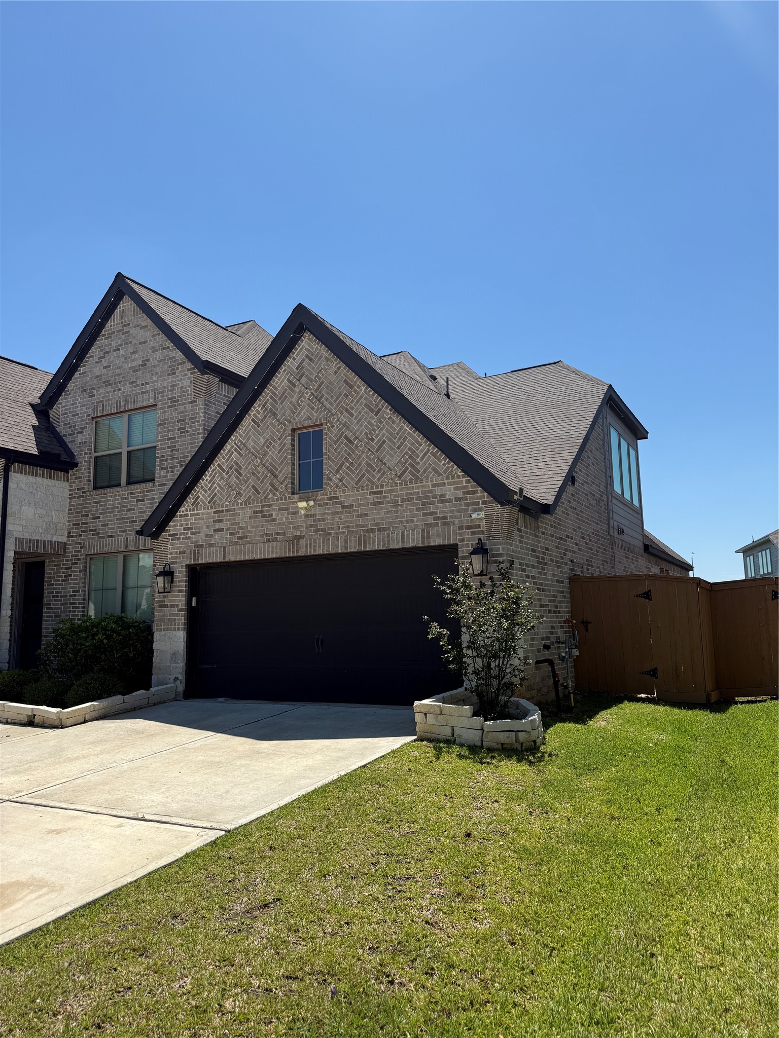 563 Santa Rosa Hls Drive Katy, TX 77493 - Photo 4 of 50 Left side view of the home.