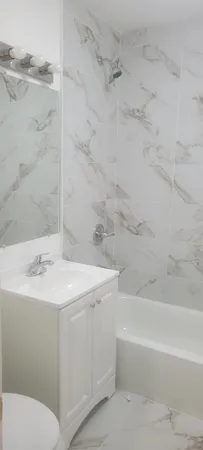$2,500 | 3207 North Wilton Avenue, Unit 2, Chicago, IL 60657