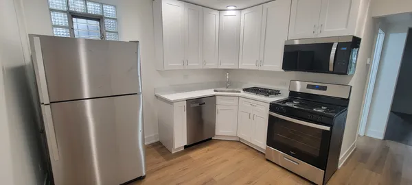 $2,500 | 3207 North Wilton Avenue, Unit 2, Chicago, IL 60657