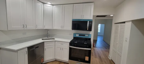 $2,500 | 3207 North Wilton Avenue, Unit 2, Chicago, IL 60657