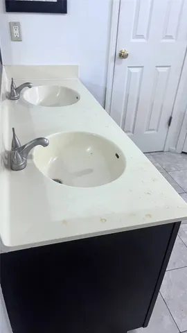 a view of empty room with window