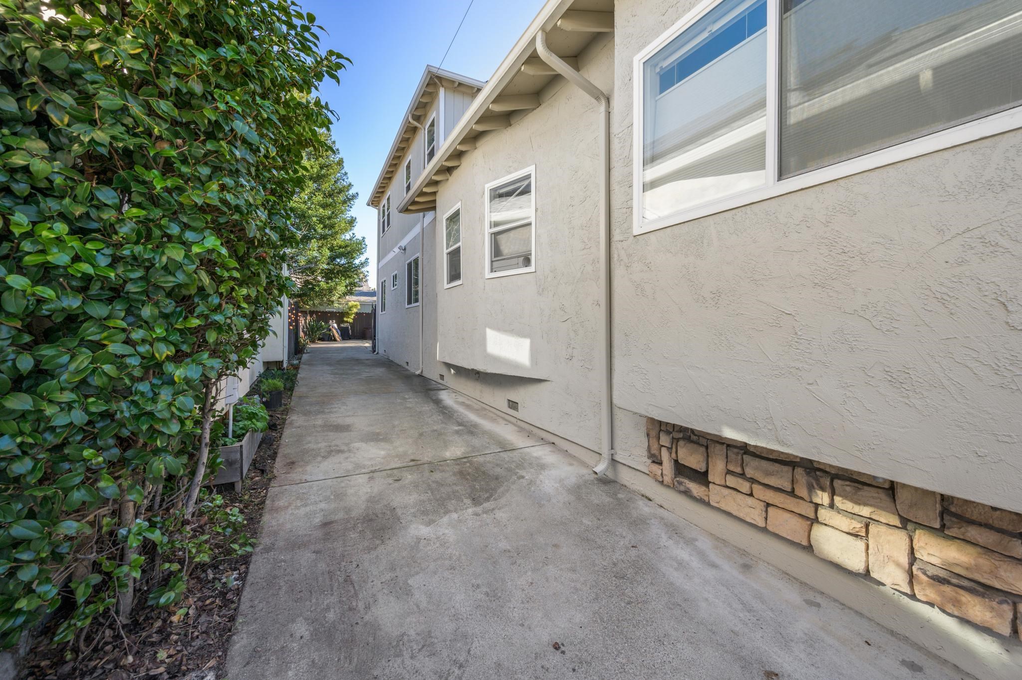 3033 Ellis Street, Unit B Berkeley, CA 94703 - Photo 6 of 58