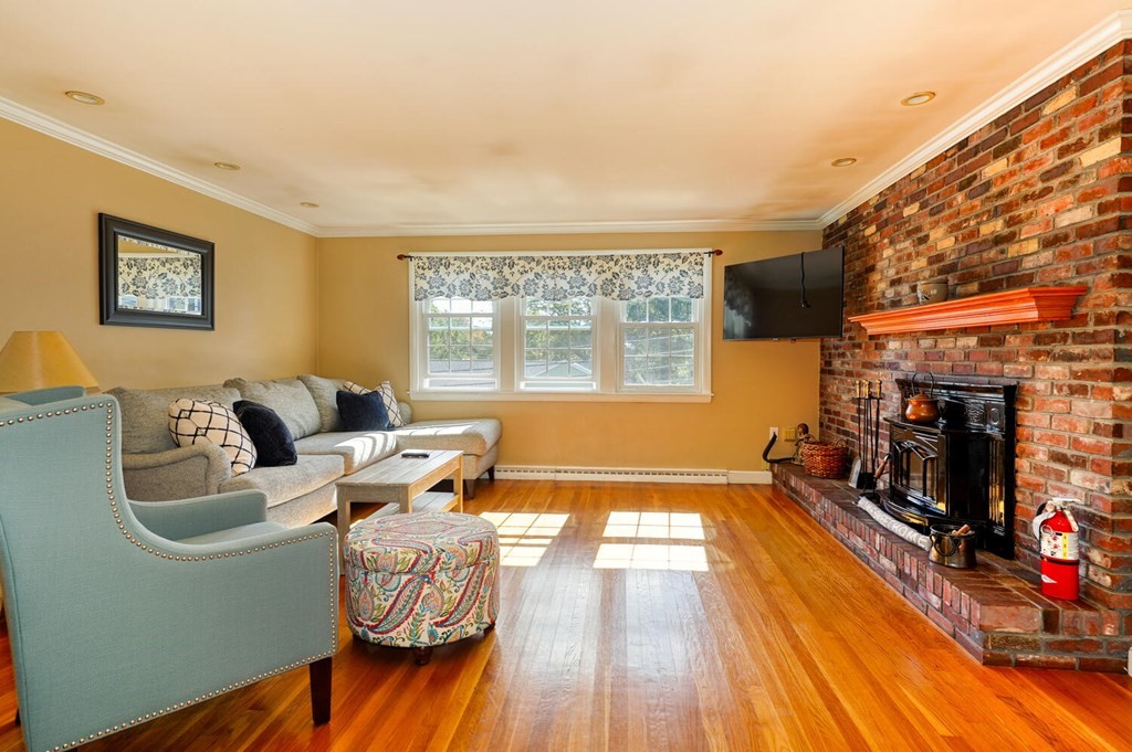139 Winchester Road Arlington, MA 02474 - Photo 5 of 26 Gallery Image 5