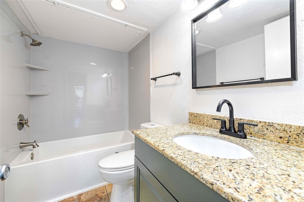 5808 Sandhurst Lane, Unit B Dallas, TX 75206 - Photo 3 of 23