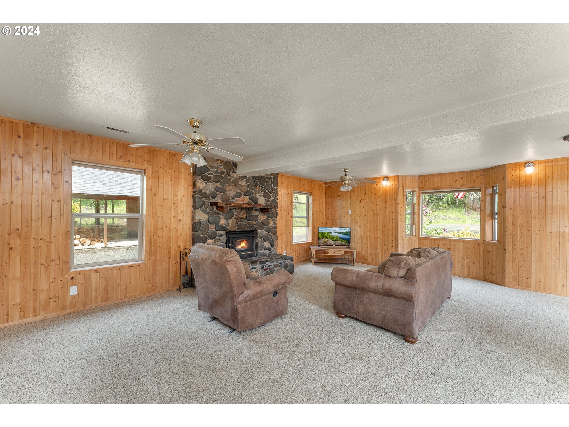 5756 Little River Road Glide, OR 97443 - Photo 4 of 48 Gallery Image 4