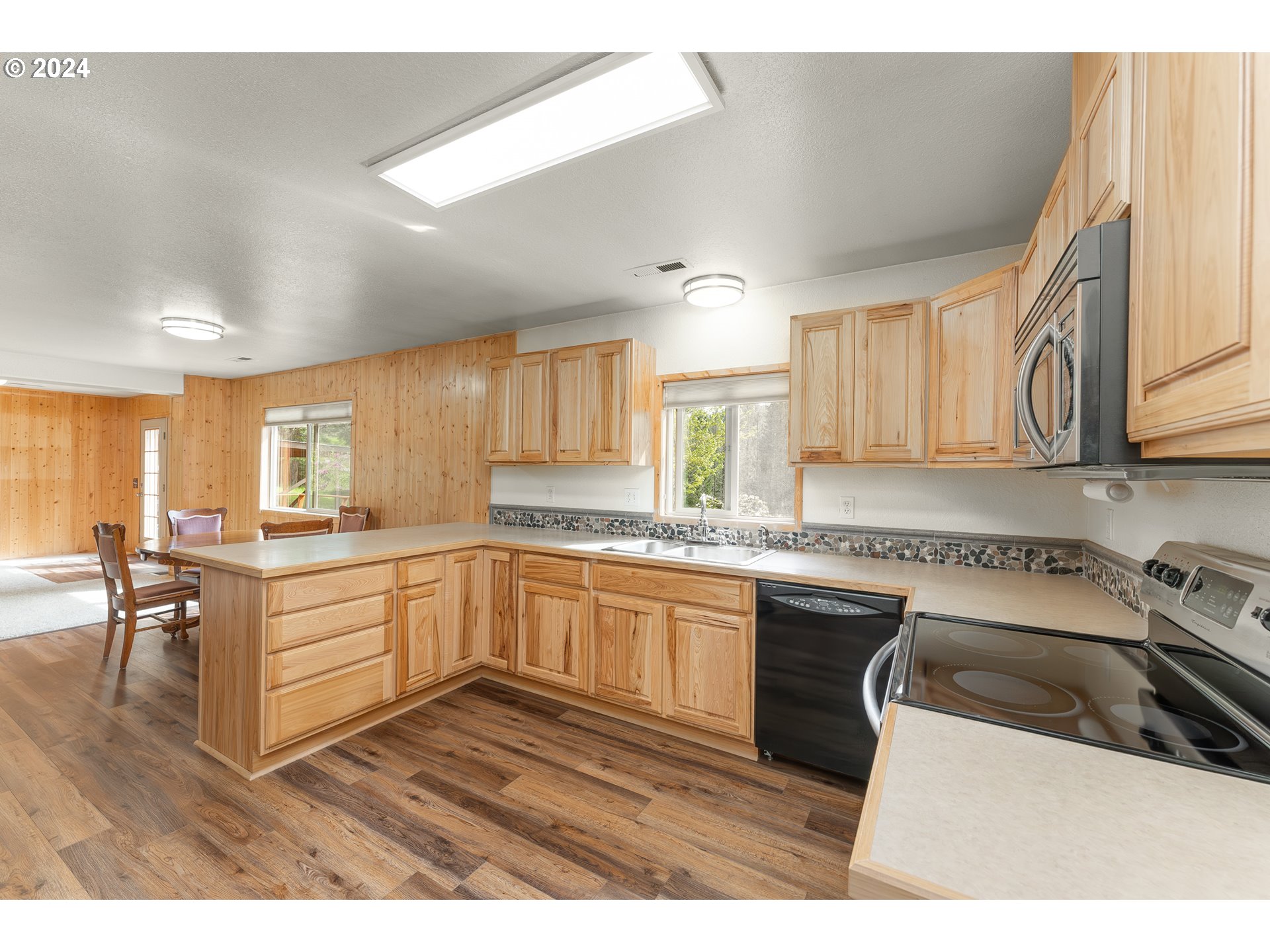 5756 Little River Road Glide, OR 97443 - Photo 10 of 48 Gallery Image 10