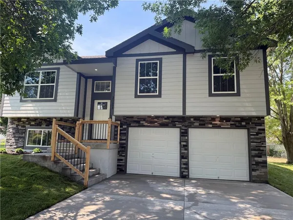 $360,000 | 21608 South Clairmont Street, Peculiar, MO 64078