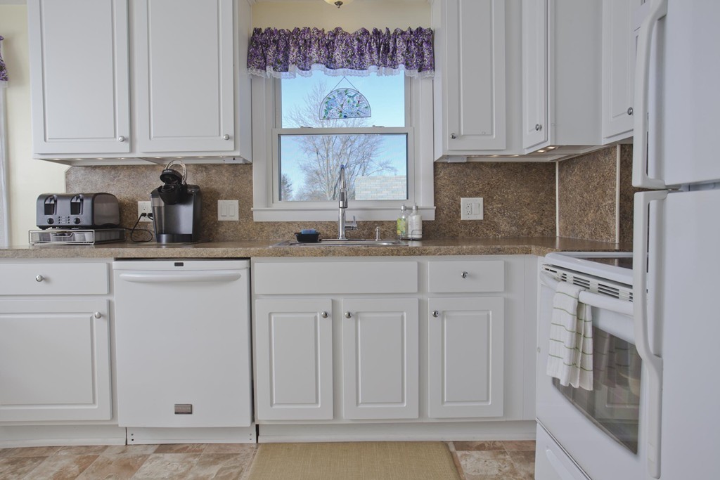 6 Macomber Avenue Springfield, MA 01119 - Photo 4 of 12 Gallery Image 4