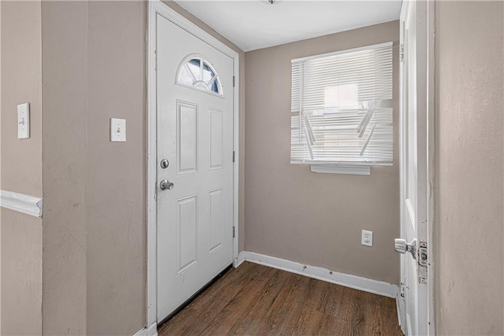 236 Hulton Road Verona, PA 15147 - Photo 3 of 16 Gallery Image 3