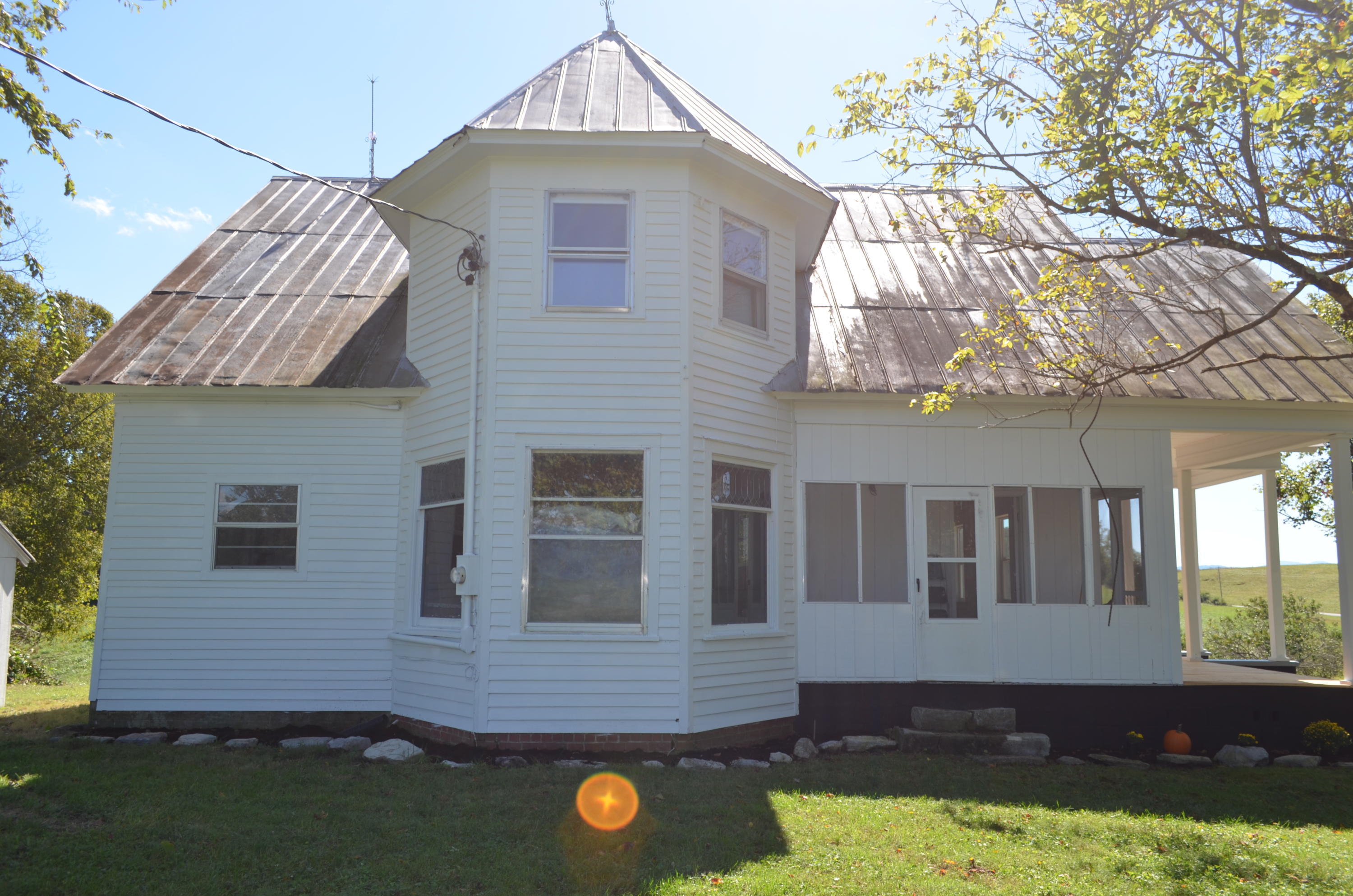 3084 Old Kentucky Road West Mosheim, TN 37818 - Photo 3 of 42 Farmhouse side facing street