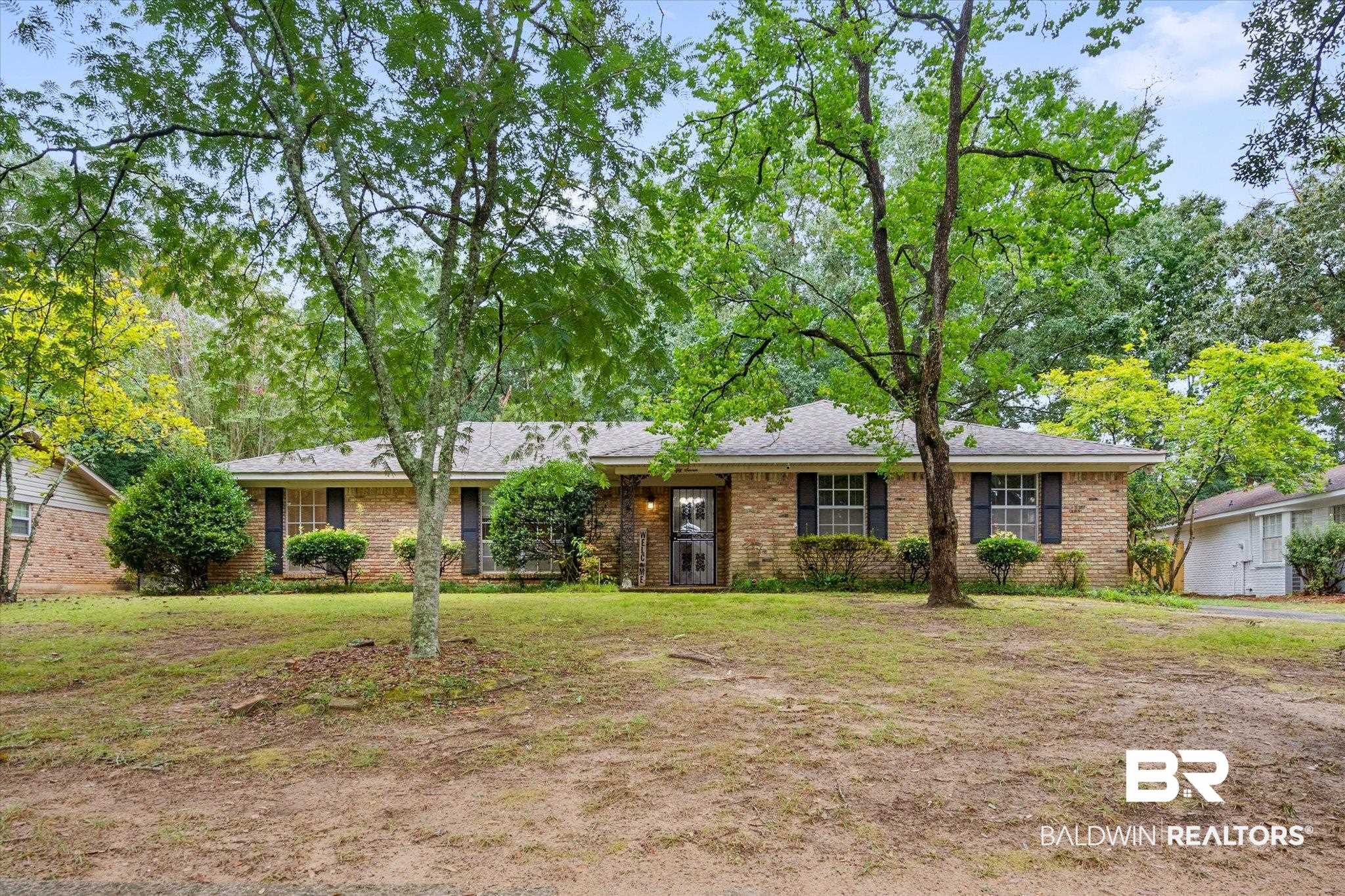 6657 Hounds Run South Mobile, AL 36608 - Photo 1 of 20 Single story home with a front yard
