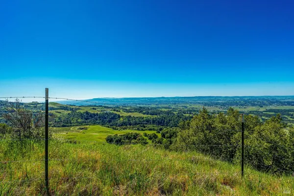 $285,000 | 6048 Hyland Way, Penngrove, CA 94951