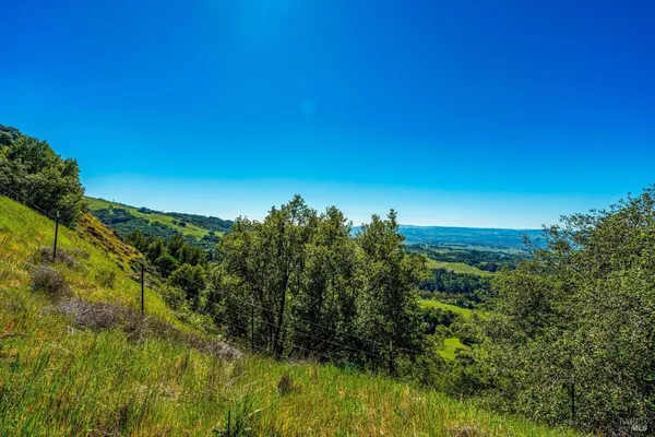 $285,000 | 6048 Hyland Way, Penngrove, CA 94951