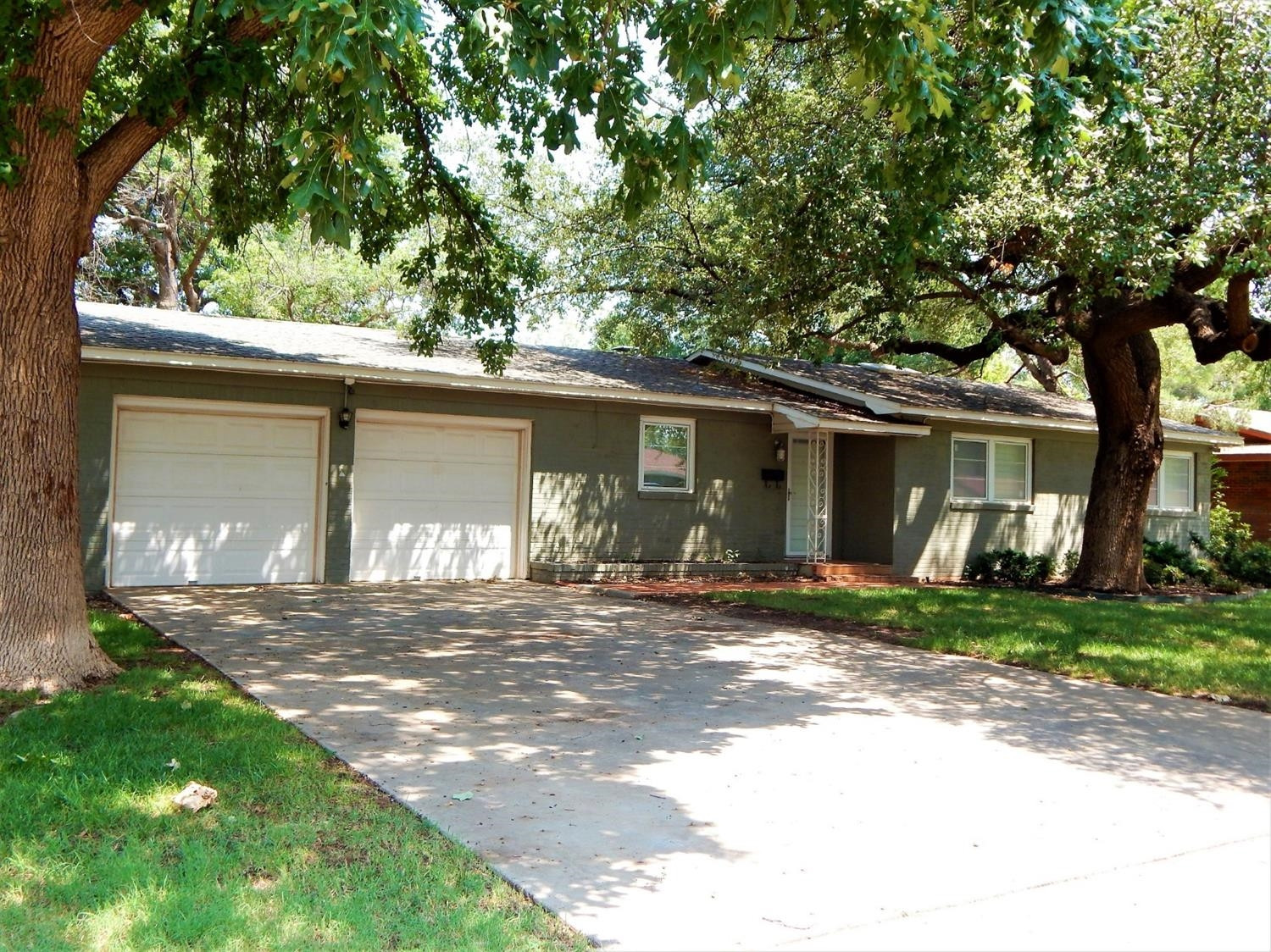 3518 41st Street Lubbock, TX 79413 - Photo 2 of 10 Family friendly neighborhood