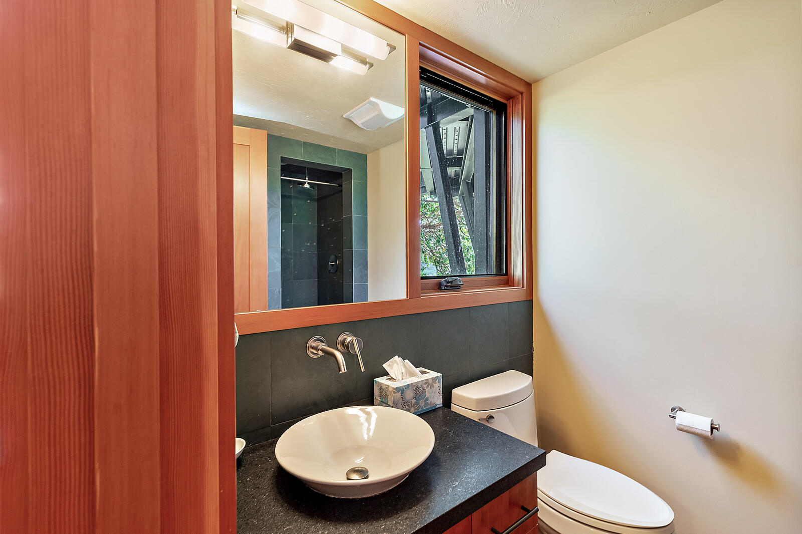 4922 Pioneer Road Medford, OR 97501 - Photo 41 of 70 Downstairs guest bathroom
