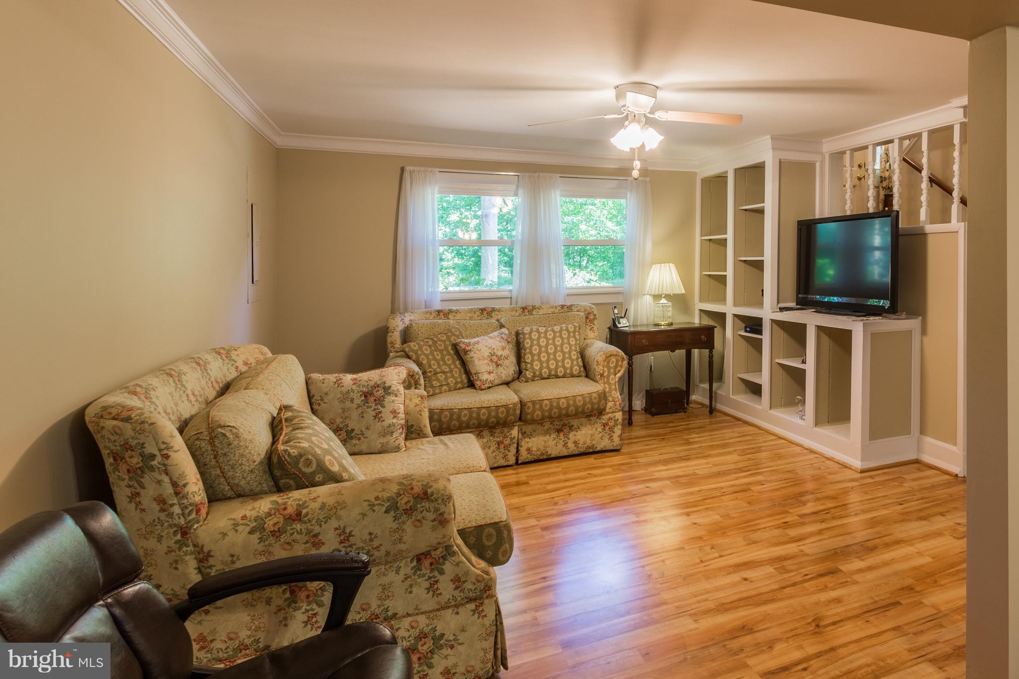 469 Cropp Road Fredericksburg, VA 22406 - Photo 7 of 30 Large Family room with new paint
