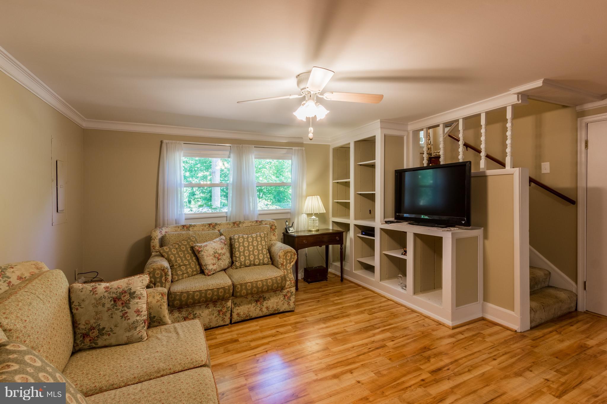 469 Cropp Road Fredericksburg, VA 22406 - Photo 8 of 30 Built in book cases, new floors in Family room