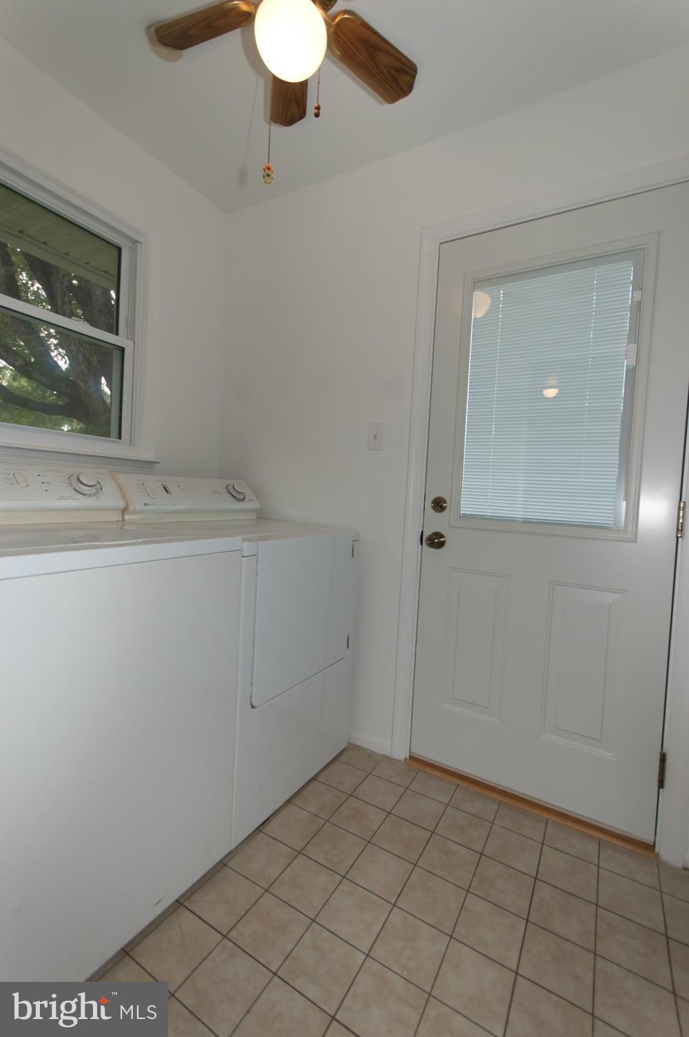 18816 Bloomfield Road Olney, MD 20832 - Photo 12 of 29 Laundry / Mud Room