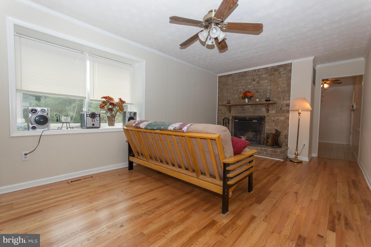 18816 Bloomfield Road Olney, MD 20832 - Photo 8 of 29 Family Room